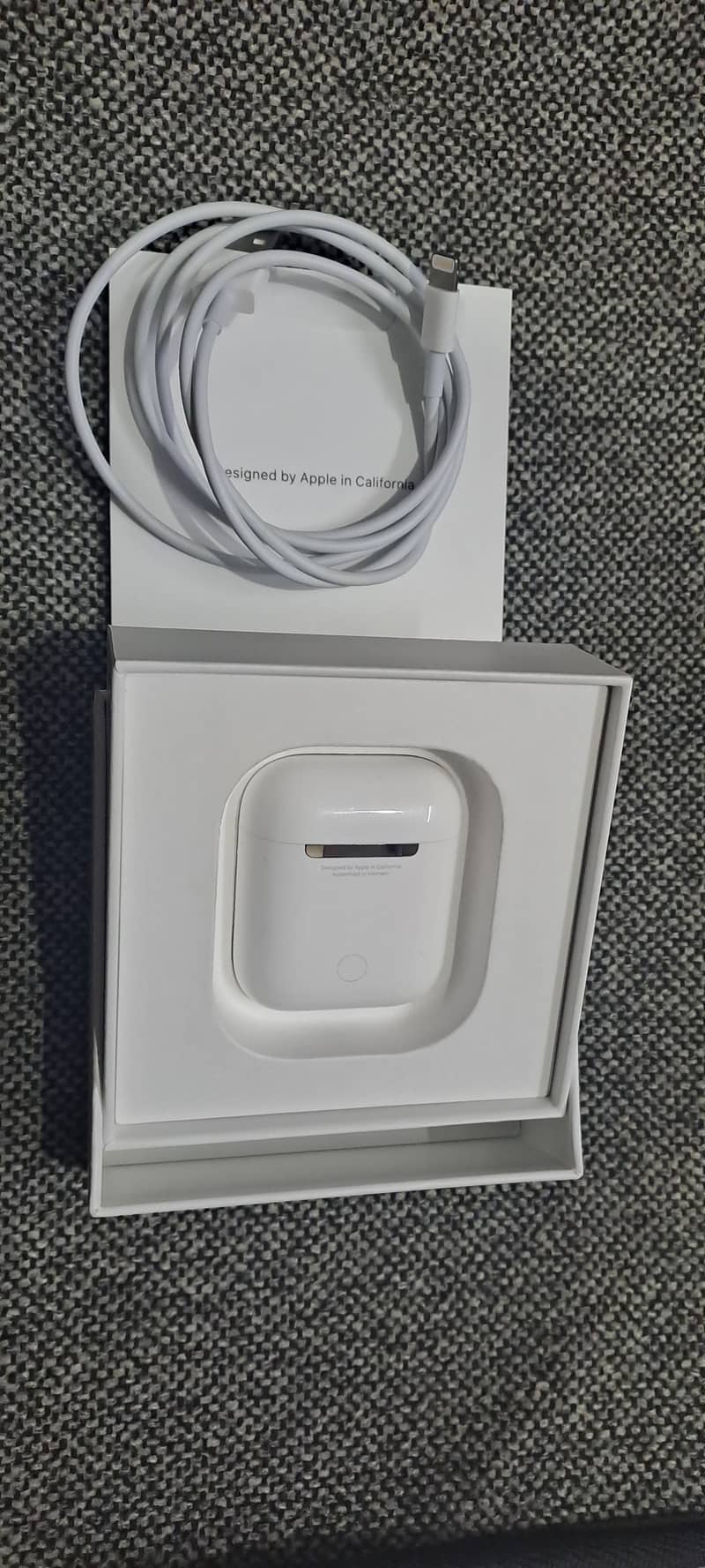 Apple AirPods (2nd Generation) Original, with Charging Case 1