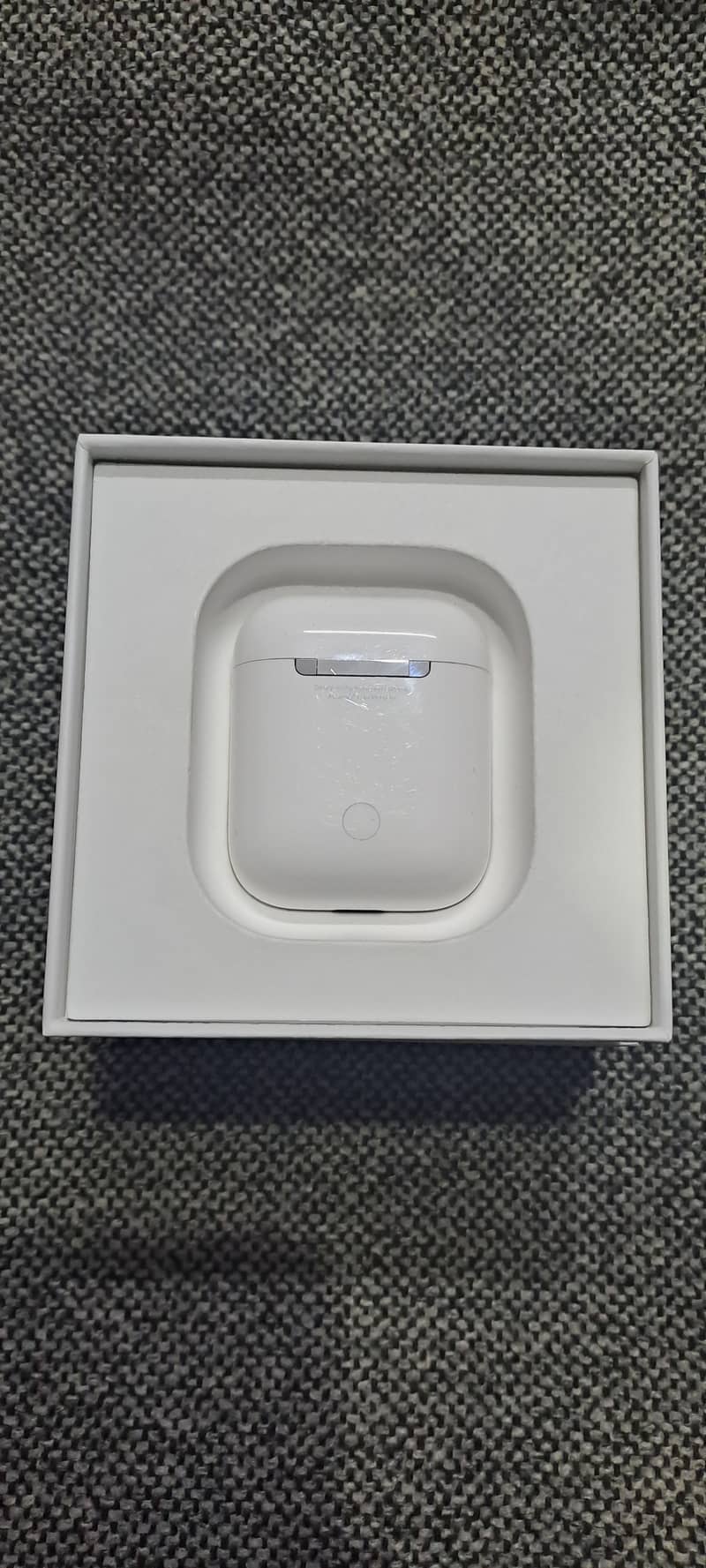 Apple AirPods (2nd Generation) Original, with Charging Case 2