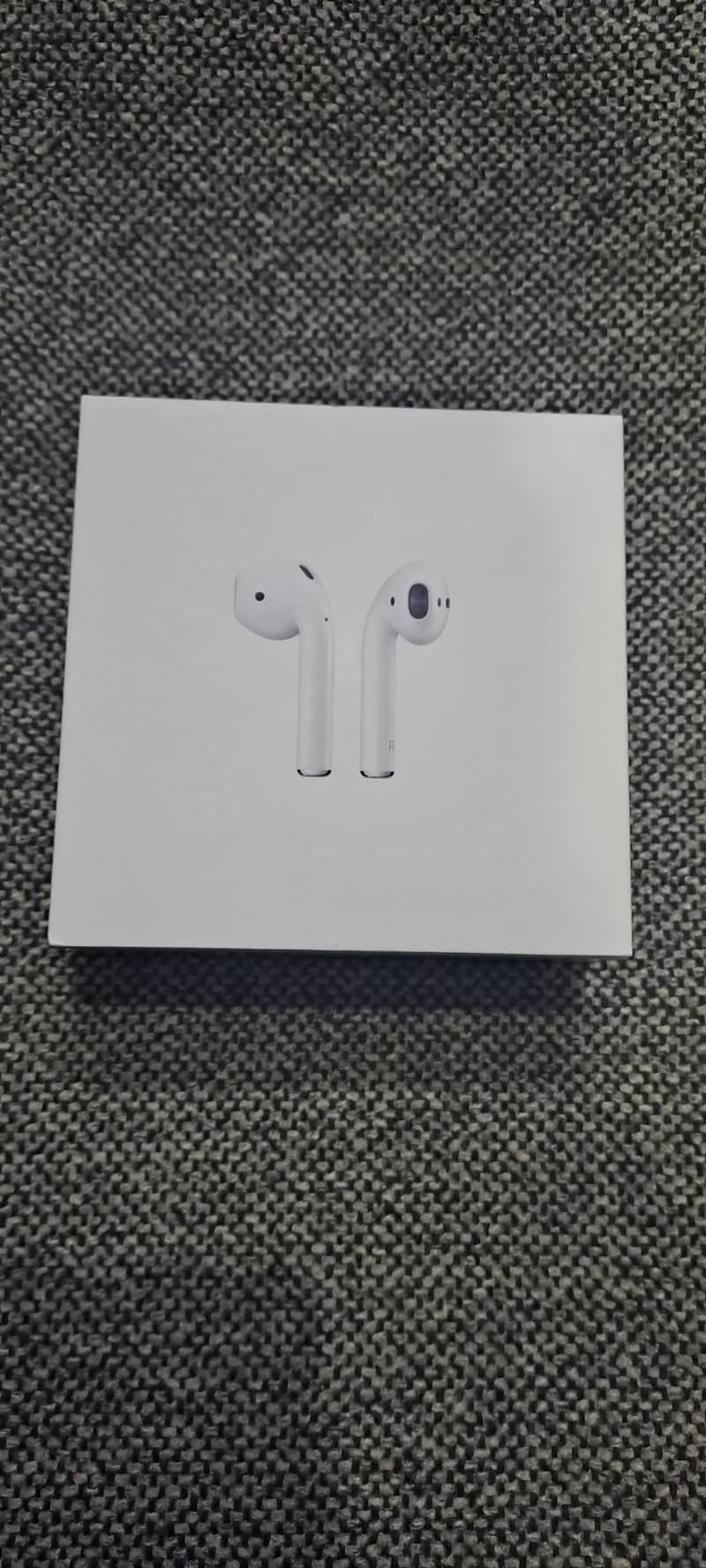 Apple AirPods (2nd Generation) Original, with Charging Case 5