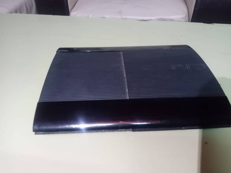 Ps3 super slim 500gb jail break with 2 controllers and a hdmi cable. 0