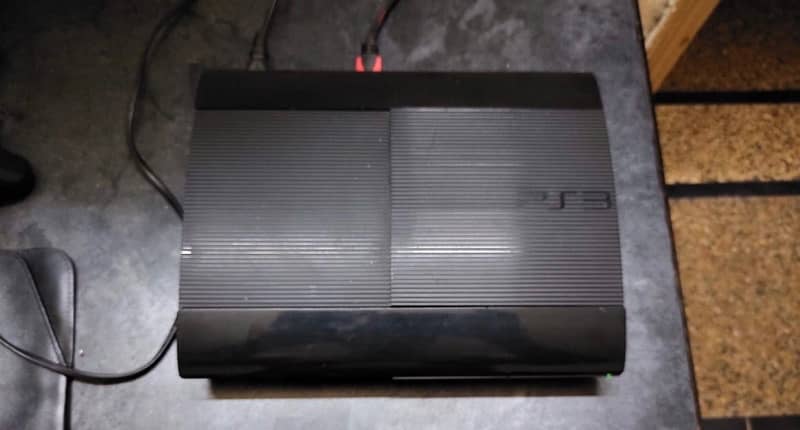 Ps3 super slim 500gb jail break with 2 controllers and a hdmi cable. 7