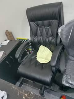 Office chair 6 months used in new condition