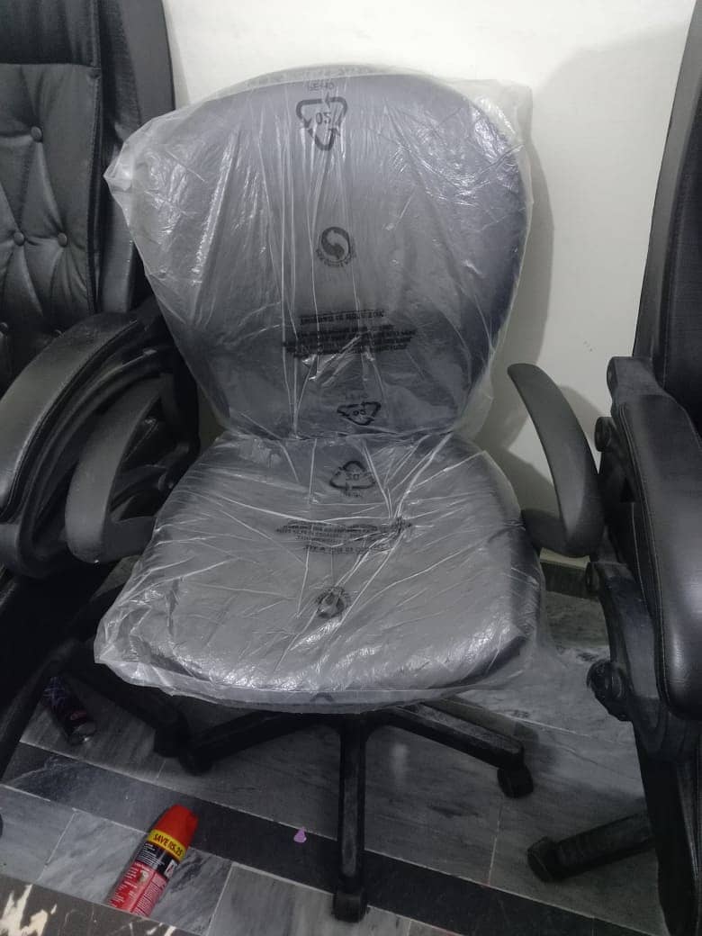 Office chair 6 months used in new condition 2