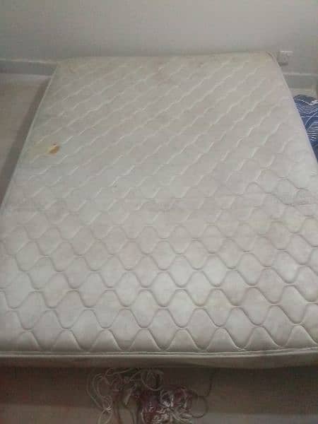 selling spring mattress good condition 1