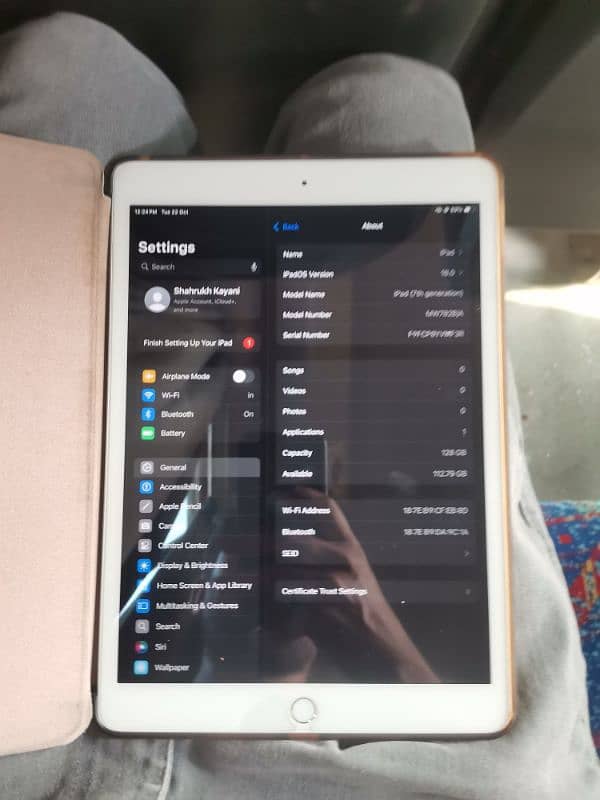 ipad 7th genration 128gb box open condtion 10/10 with cable only 2