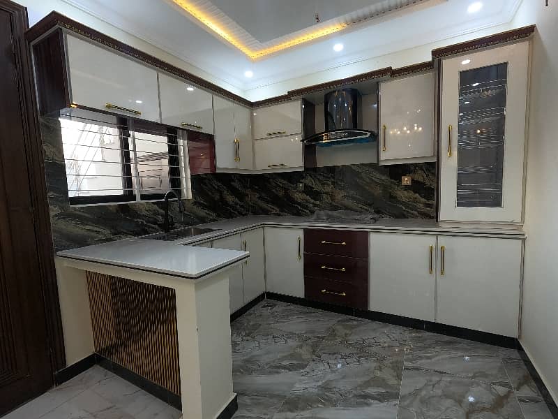 Prime Location 5 Marla Spacious House Is Available In Al Rehman Garden Phase 2 For Sale 9