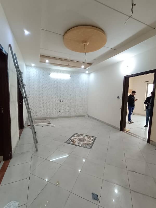 Eden Valley Society Boundary Wall Kanal Road* Faisalabad VIP Location 5 Marla Double Storey House For Rent 6