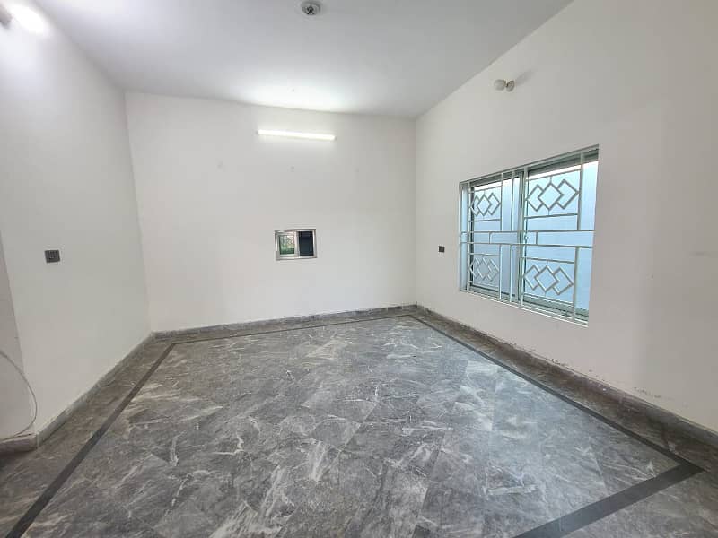 Canal Road Society Area Near Kashmir Pull Canal Road Faisalabad 20 Marla House Single Story For Rent 3