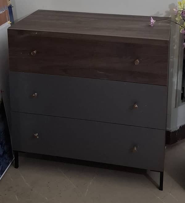 bedroom set, side tables , dressing table , chester 2