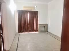 DHA Phase 3, 1 Kanal Upper Portion For Rent With Servant Quarter In Hot Location, Please See The Attached Original Pictures 0