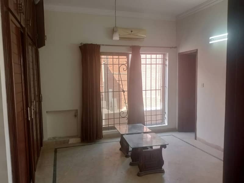 DHA Phase 3, 1 Kanal Upper Portion For Rent With Servant Quarter In Hot Location, Please See The Attached Original Pictures 6