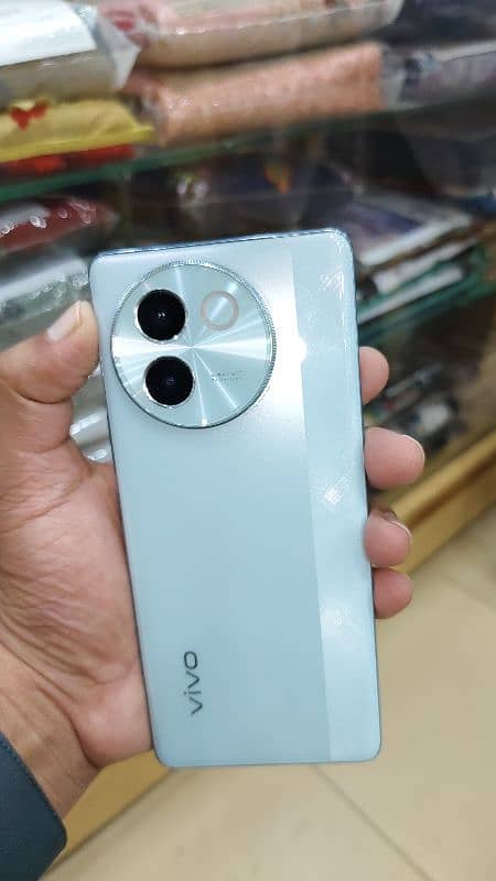 Vivo v30 e 3