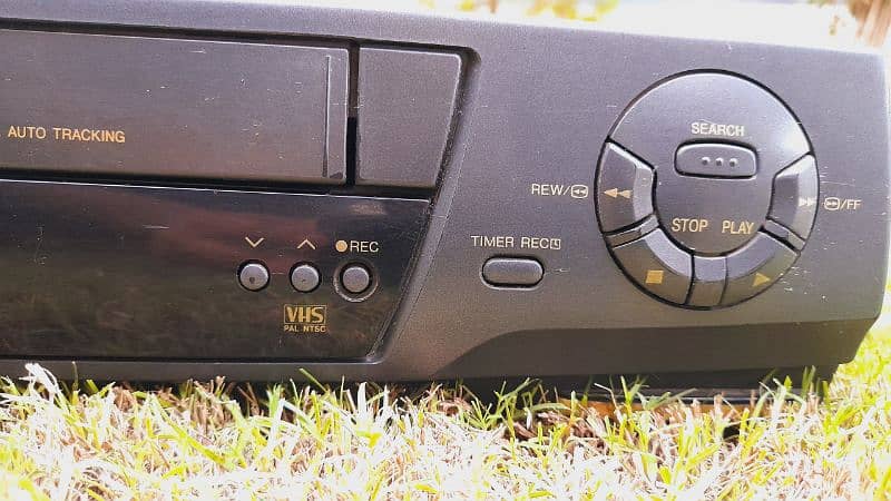 PANASONIC VCR & LAFFA YETTE CD/DVD PLAYER. 3