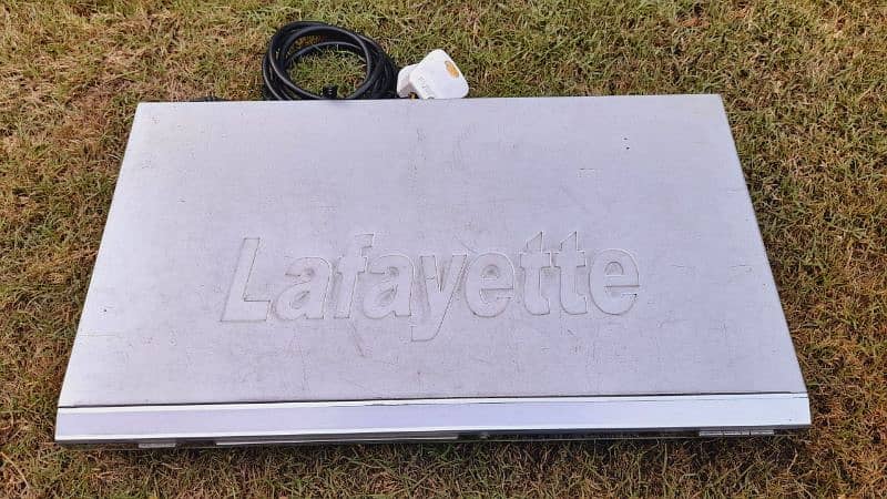 PANASONIC VCR & LAFFA YETTE CD/DVD PLAYER. 8