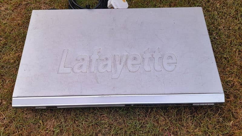 PANASONIC VCR & LAFFA YETTE CD/DVD PLAYER. 9