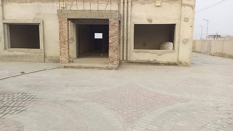 Prime 30,000 Sq Ft Warehouse | Ample Parking | M3-Industrial Zone, Faisalabad 6