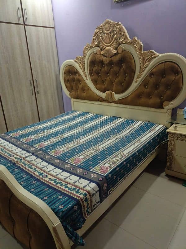 Bed set with Dressing and side Table without matress 5