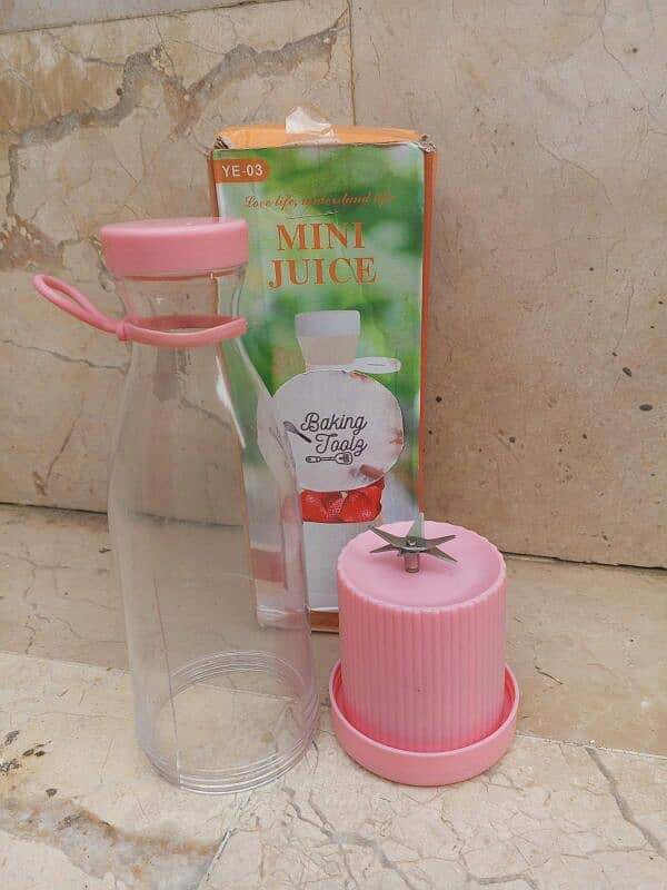 Mini Portable Juicer 1