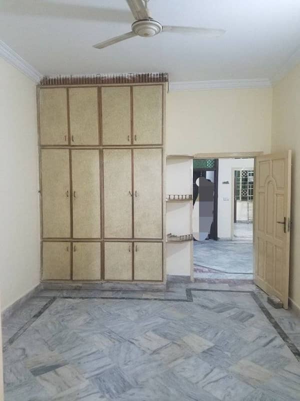 6 Marla Ground Portion for Rent in Wakeel Colony 8