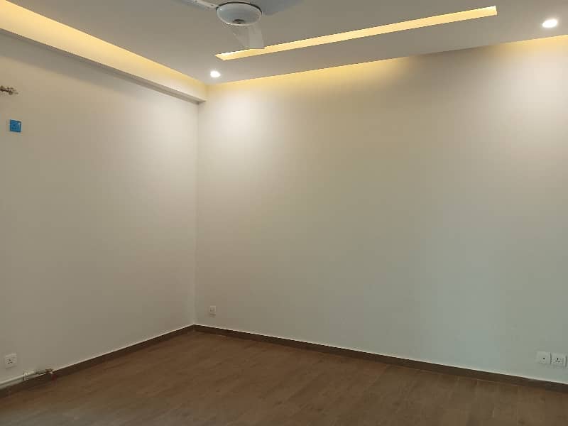 Flat For rent In Rs. 95000 34