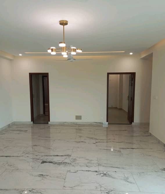 In Askari 11 - Sector D 10 Marla Flat For rent 1