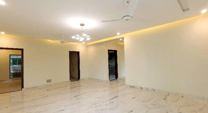 Gorgeous 12 Marla Flat For sale Available In Askari 11 - Sector D 3