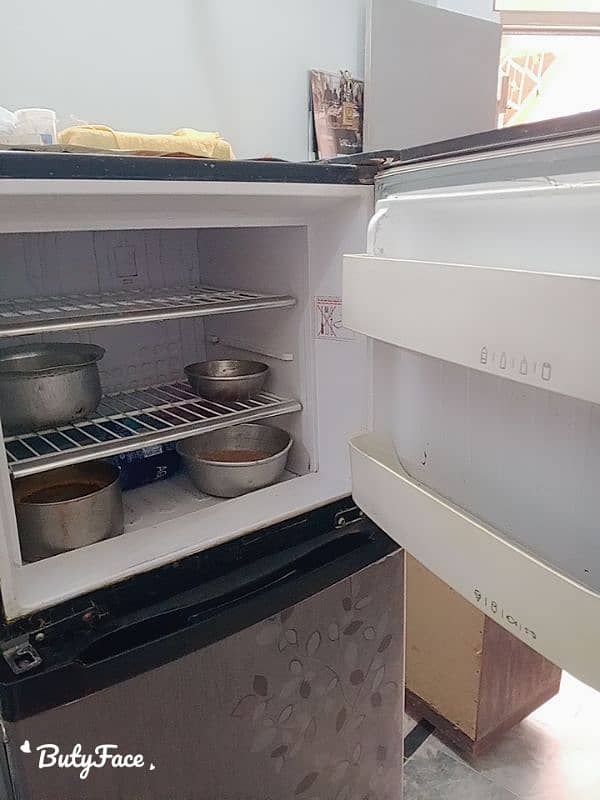 Orient medium size fridge for sale urgent 4