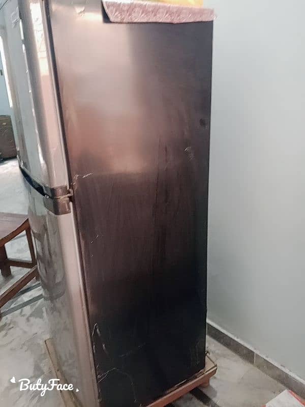 Orient medium size fridge for sale urgent 8