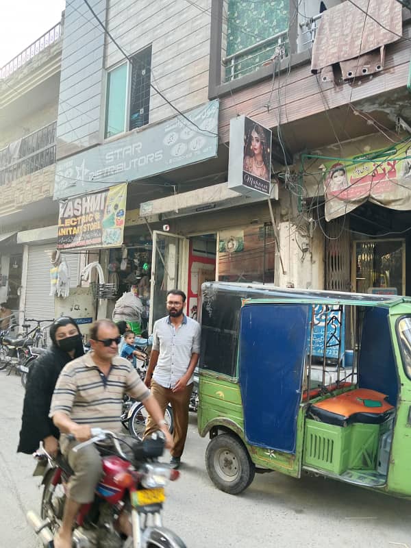 135 Sqft 7.5X18 Ground Floor Shop for Sale in Amina Plaza Al Hamd Colony, Ichrah Lahore 3