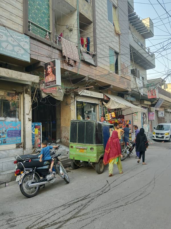 135 Sqft 7.5X18 Ground Floor Shop for Sale in Amina Plaza Al Hamd Colony, Ichrah Lahore 10