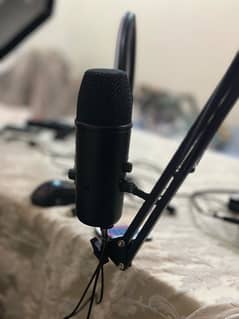 PM-BOYA 700 Mic with Stand and with both boxes