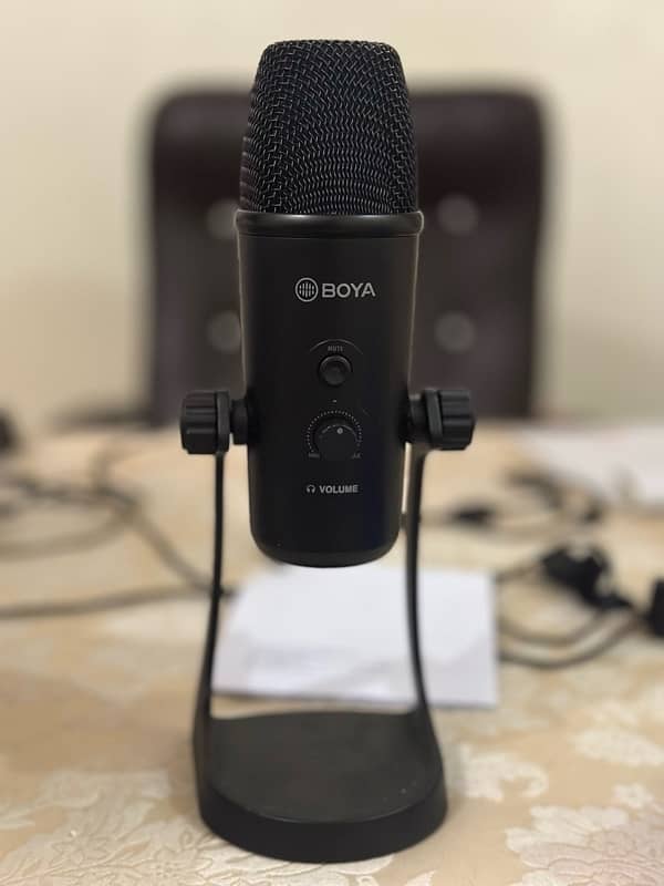 PM-BOYA 700 Mic with Stand and with both boxes 1