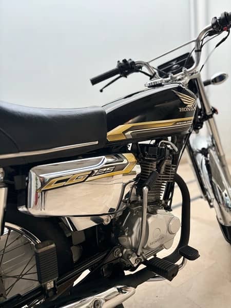 Honda CG 125 SE Special Edition 2021 sep in original condition. 12