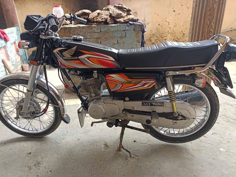 Honda 125 urgent sale 2022 modle lush condition 2