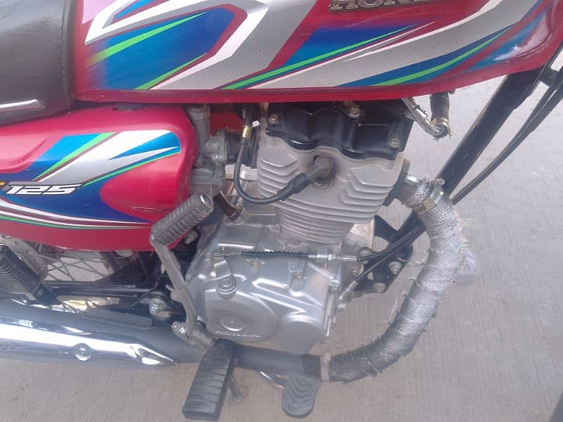 Honda 125 madel 22 Islamabad num 03192252748 cal watsup dono ha 9