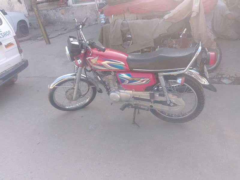 Honda 125 madel 22 Islamabad num 03192252748 cal watsup dono ha 15