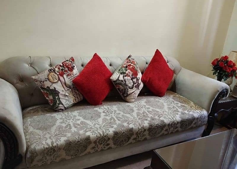 Sofa set 5 seater + Table Cushions 1