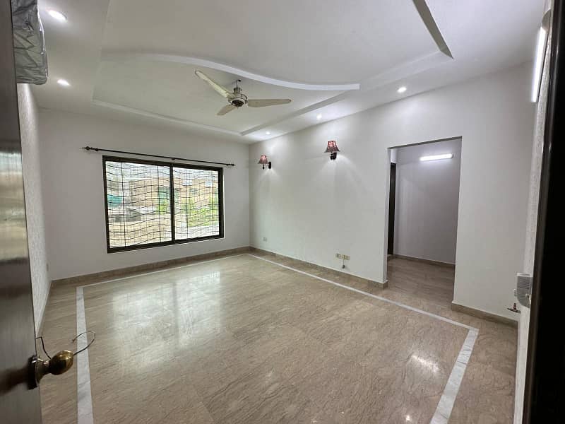 15 MARLA BEAUTIFUL HOUSE AVAILABLE FOR RENT IN GULBERG 3 0