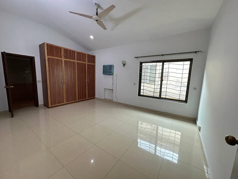 15 MARLA BEAUTIFUL HOUSE AVAILABLE FOR RENT IN GULBERG 3 1