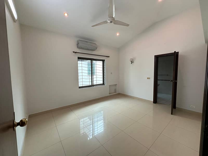 15 MARLA BEAUTIFUL HOUSE AVAILABLE FOR RENT IN GULBERG 3 3