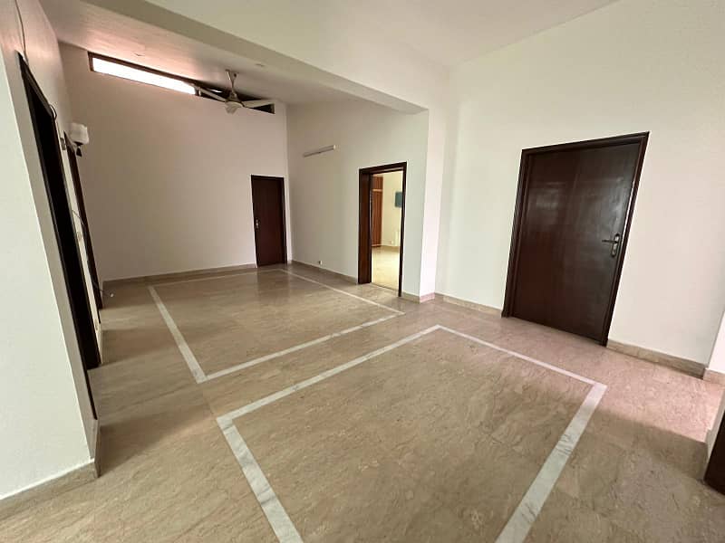 15 MARLA BEAUTIFUL HOUSE AVAILABLE FOR RENT IN GULBERG 3 7