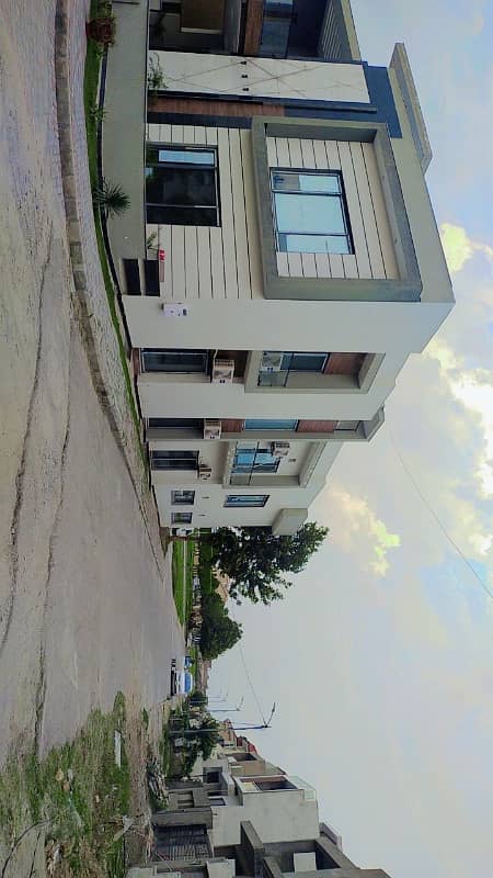 Taj Residencia Mini Commercial Plot 9