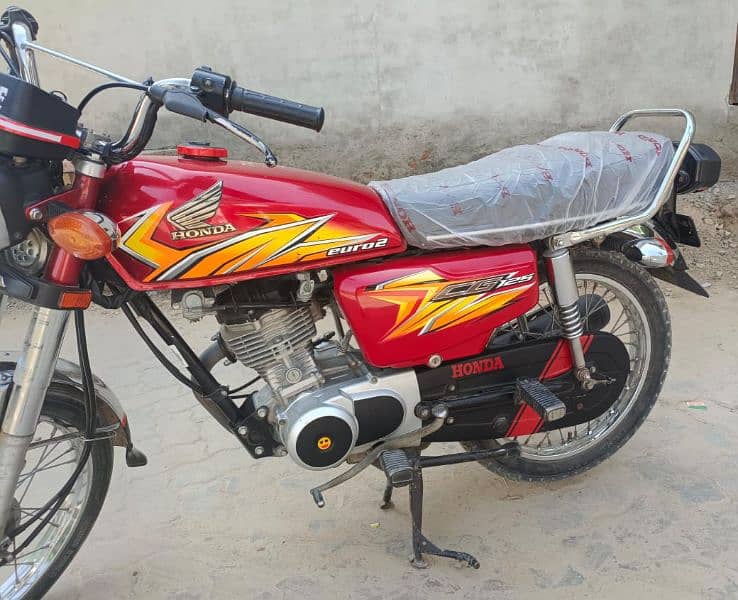 Red 125 bhot achy condition ha 2