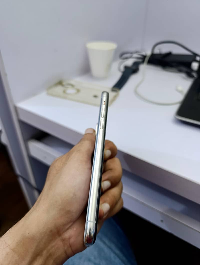 iphone x silver 256 gb pta approved in lush condition 3