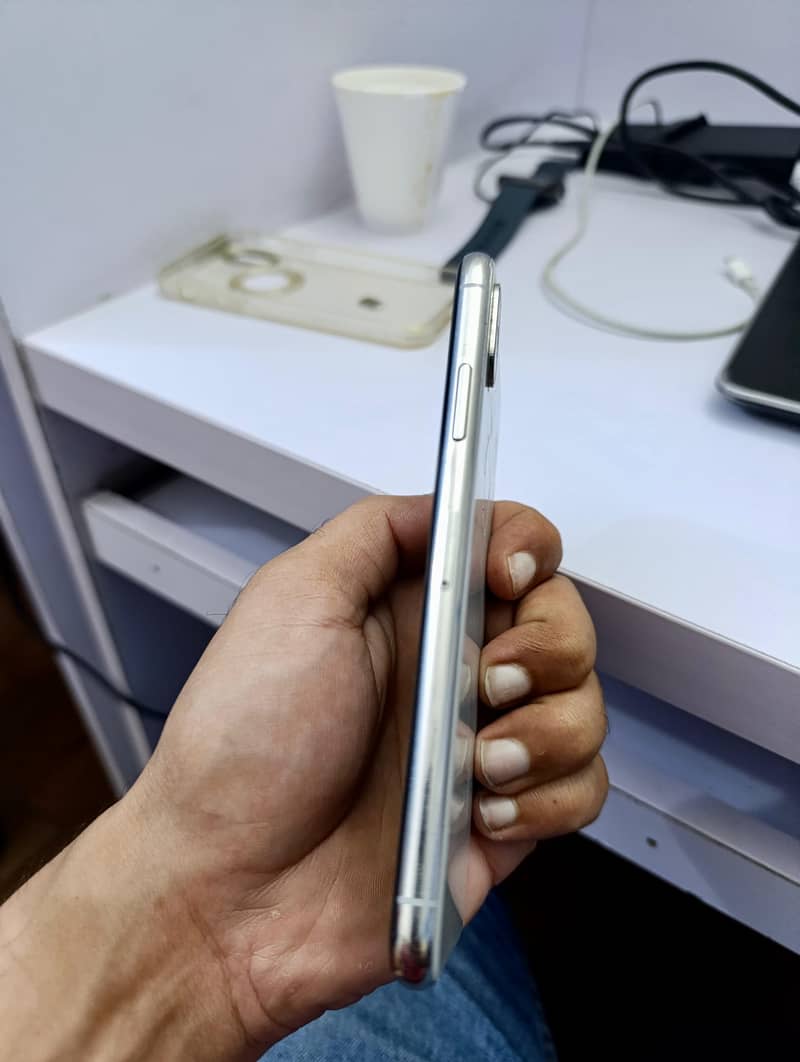 iphone x silver 256 gb pta approved in lush condition 4