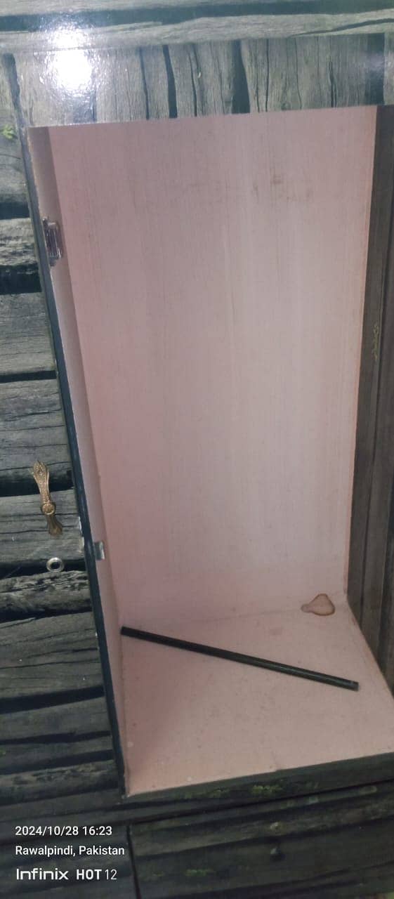 Larki ki almari for sale (wooden cupboard for sale 5