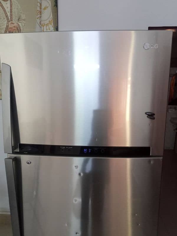 LG 20 Cubic Full Size Refrigerator 8