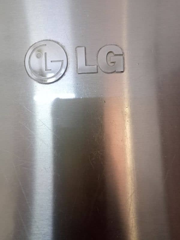 LG 20 Cubic Full Size Refrigerator 12