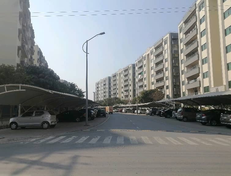 10 Marla Flat Situated In Askari 11 - Sector B Apartments For Rent 2