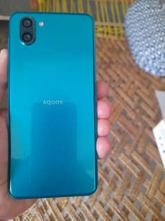 SHARP AQUOS R3